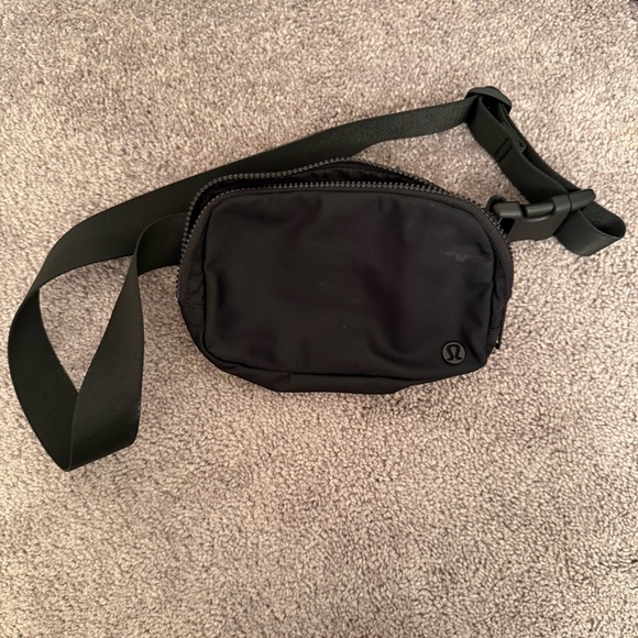 Lululemon Belt Bag - Picture 1 of 4